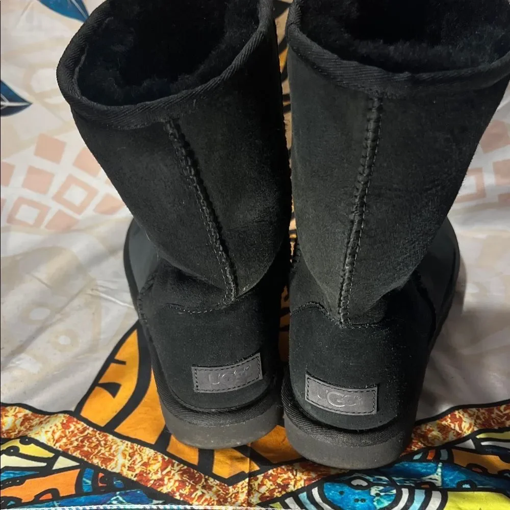 UGG Women's Classic Short - Size 9